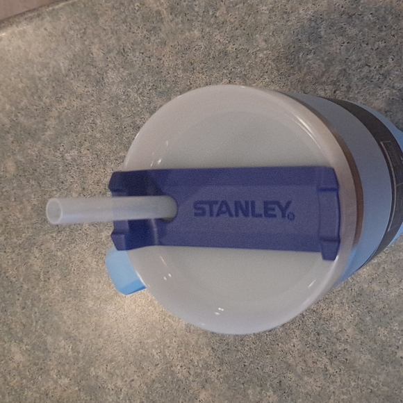 New 40oz Stanley quencher Cornflower - Picture 5 of 9